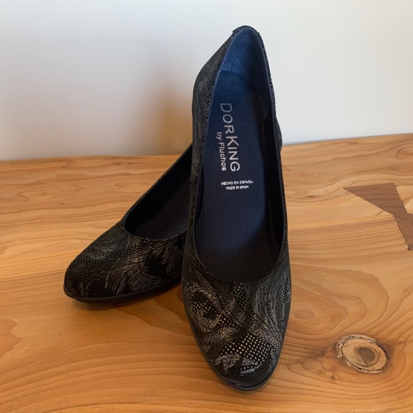 Dorking UNIQUE Black & Silver ladies pumps - Picture 2 of 5